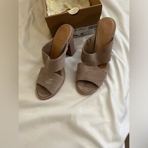Uggs Stacked Heel Suede Sandals. Size 9